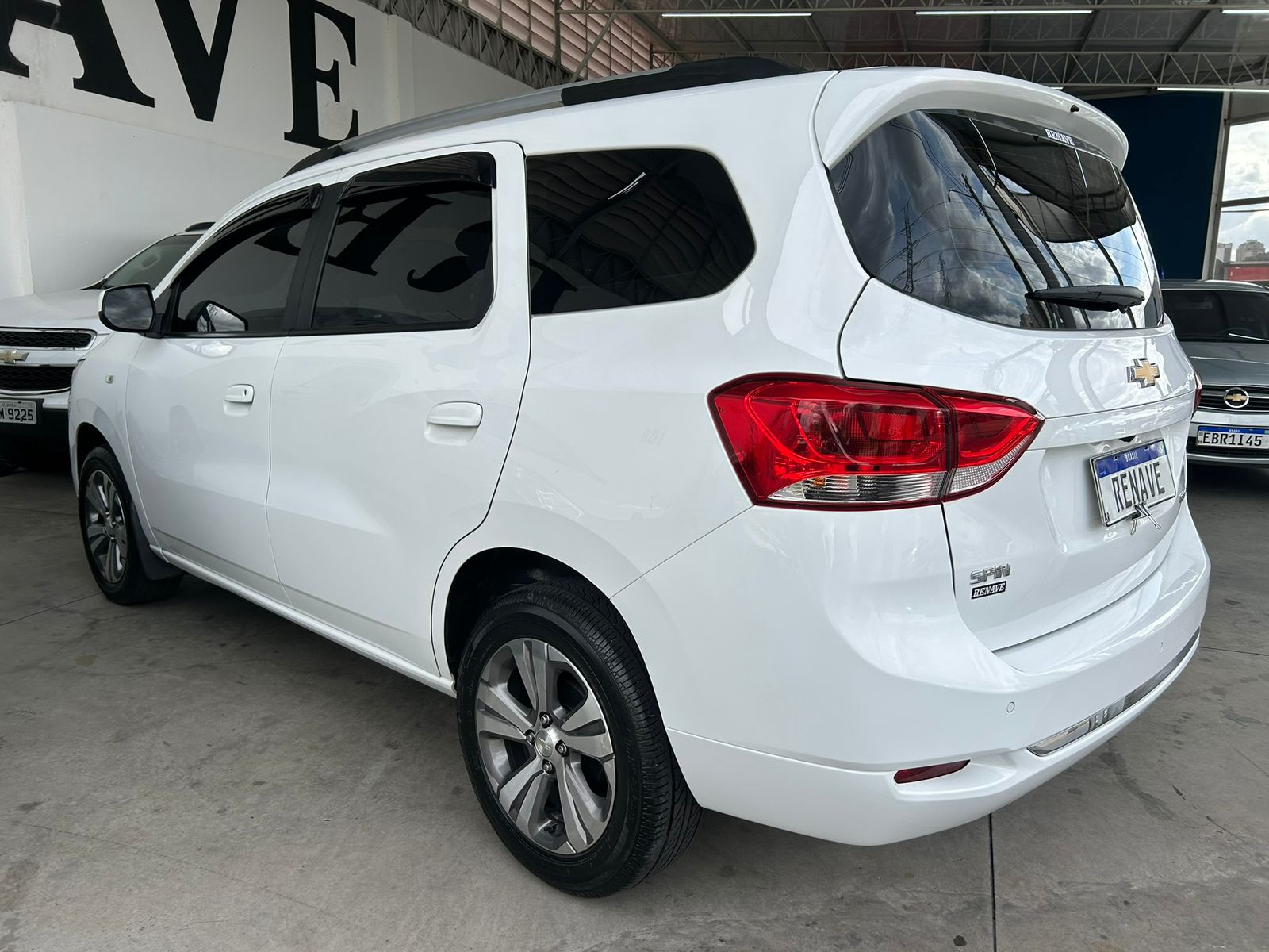 Chevrolet Spin da frota JAS Tur, vista externa