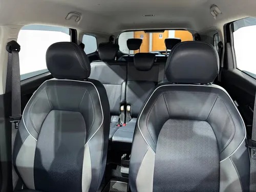 Bancos traseiros do Chevrolet Spin da JAS Tur