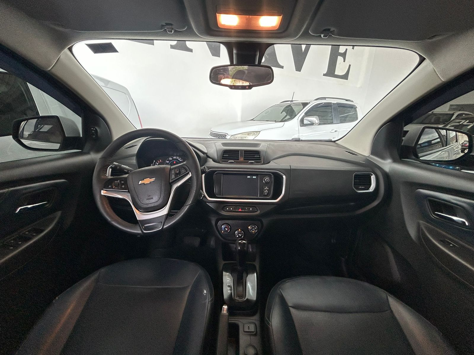 Painel e volante do Chevrolet Spin da JAS Tur