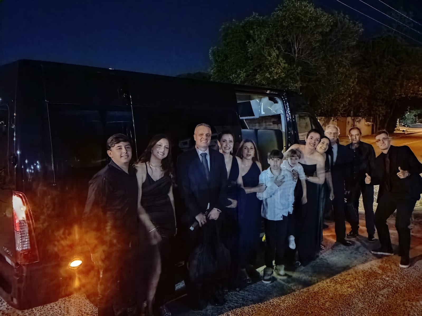 Família em festa de formatura, transporte JAS Tur